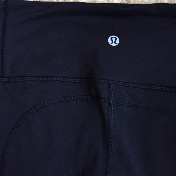 Lululemon Black Gather & Crow Crop - Picture 2 of 7